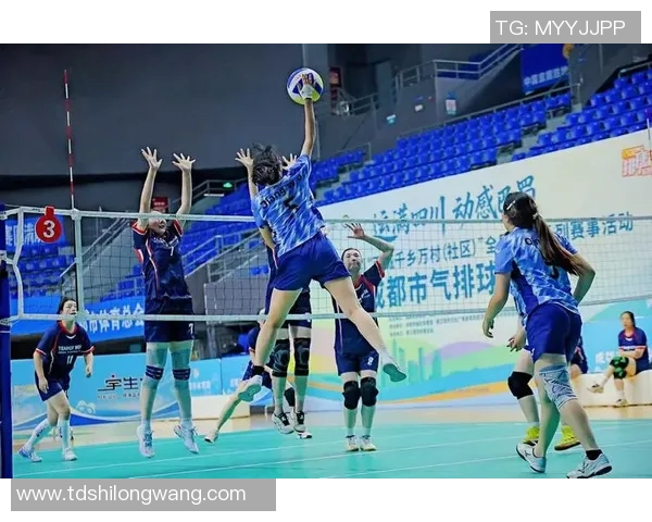 成都排球队的默契配合揭秘：排球赛场上的团队精神与战术分析